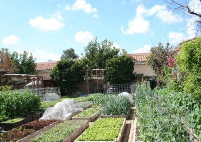 Avec sa petite ferme urbaine à Pasadena en Californie, la famille Dervaes développe son autonomie alimentaire et tend vers l’autosuffisance.