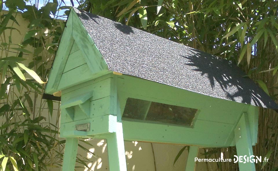 Explications et plans de Pierre Javaudin, expert en apiculture naturelle, pour la fabrication d’une ruche horizontale en palettes et matériaux de récupération, recyclés.