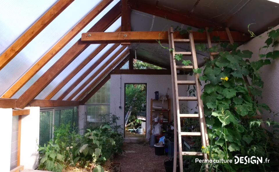 Julie et Ludovic ont réussi à transformer un verger classique en jardin d’abondance grâce au design de permaculture.