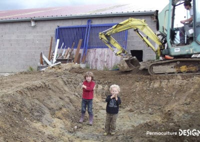 Lauriane et Charles Durant, gérants de la Ferme du Vieux Poirier en Alsace depuis 2012, nous expliquent comment et pourquoi ils ont transformé leur micro-ferme grâce à la permaculture.