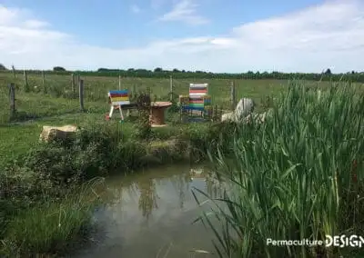 Lauriane et Charles Durant, gérants de la Ferme du Vieux Poirier en Alsace depuis 2012, nous expliquent comment et pourquoi ils ont transformé leur micro-ferme grâce à la permaculture.