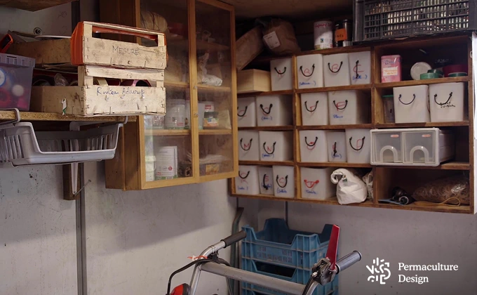 Semence dans ferme en maraîchage agroécologique.